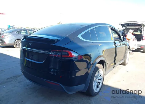 2016 Tesla Model X 60D/70D/75D/90D z USA, uszkodzony, nr VIN 5YJXCDE24GF030346